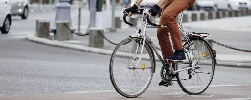 Radfahrer auf einen Radfahrsteifen