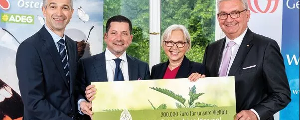 Plattform für mehr Biodiversität - Alfred Riedl und andere am Foto