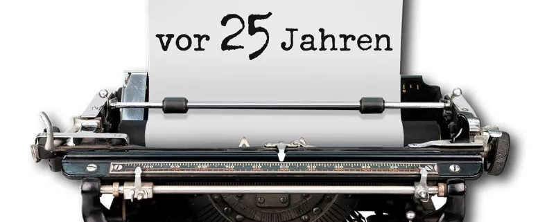Schreibmaschine mit symbolischen 25 Jahren