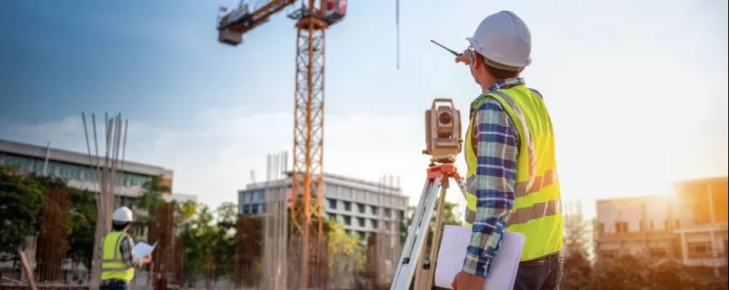 Baumeister auf einer Baustelle