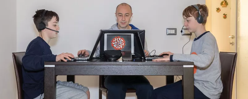 Kinder lernen zu Hause