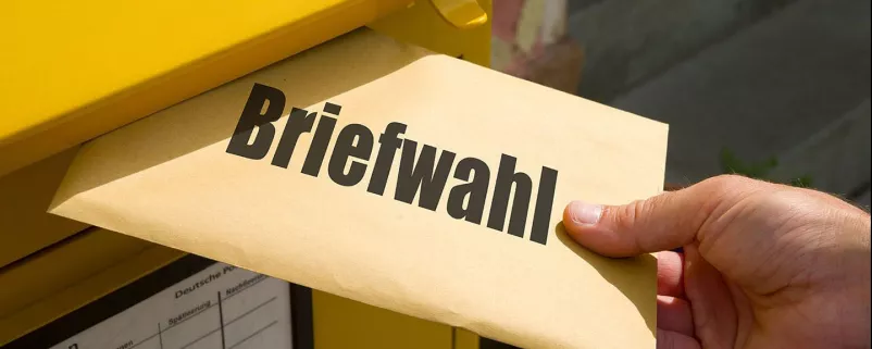 Kuvert mit Aufschrift Briefwahl