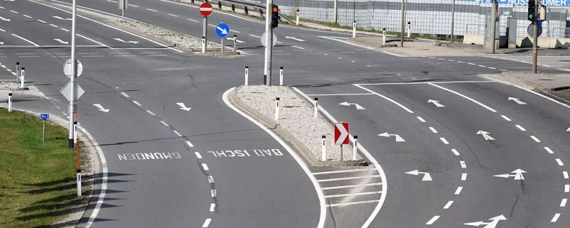 Fast autofreie Bundesstraßen und Kreuzungen in Gmunden.
