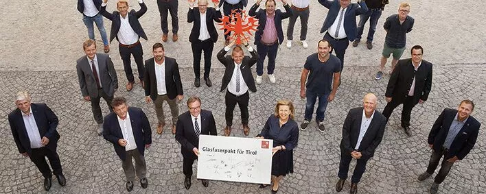 Unterzeichnung des „Glasfaserpakts für Tirol“. 