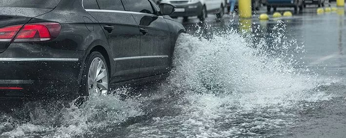 Autos im Regen