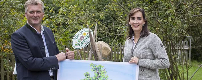 Pressegespräch zu "Natur im Garten" in Salzburg im Bild: Josef Wesenauer (Obmann Salzburger Landesverband für Obstbau, Garten- und Landschaftspflege) mit Landesrätin Maria Hutter