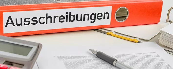 Aktenordner mit Aufschrift "Ausschreibungen"