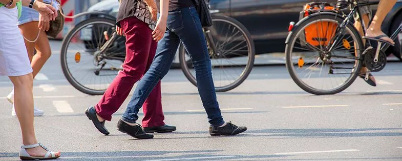 Straßenverkehr in einer großen Stadt
