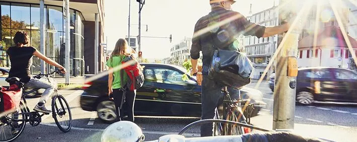 Radfahrer im Sonnenschein