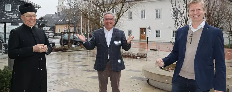 Pfarrer Josef Zauner, Landeshauptmannstellvertreter Heinrich Schellhorn und Bürgermeister Johann Grubinger