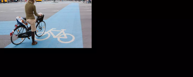 Fahrradfahrerin in Kopenhagen
