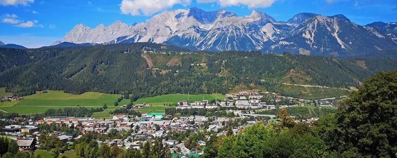 Blick von Schladming auf das Dachsteingebirge