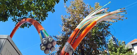 Breitbandausbau mit Glasfaserkabel für schnelles Internet