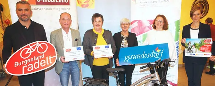 Landesrat Heinrich Dorner, Bürgermeister Horst Egresich (Kaisersdorf), Bürgermeisterin Michaela Raber (Rauchwart), Gemeinderätin Elvira Hanzl (Rauchwart), Sonja Glatz (Gesundes Dorf) und Christine Zopf-Renner, Leiterin der Mobilitätszentrale Burgenland.