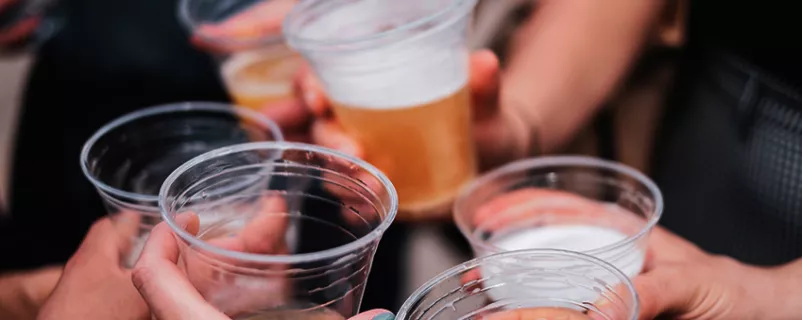 Plastikbecher