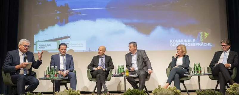 Gemeindebund-Präsident Alfred Riedl, Landwirtschaftsminister Norbert Totschnig, Wirtschaftsminister Martin Kocher, Moderator Meinrad Knapp, Umweltministerin Leonore Gewessler und Bildungsminister Martin Polaschek.