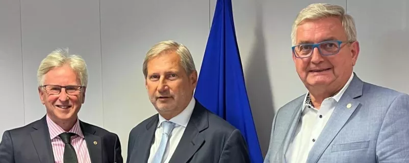 Gemeindebund-Generalsekretär Walter Leiss, EU-Kommissar Gio Hahn und Präsident Alfred Riedl