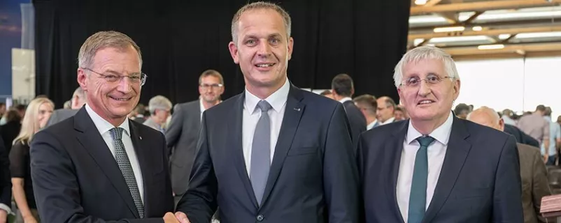 Landeshauptmann Thomas Stelzer, Präsident Christian Mader und der scheidende Präsident Hans Hingsamer.