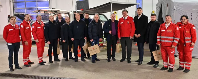 Die Delegation aus ukrainischen Bürgermeistern und Mitarbeitern des Katastrophenschutzes in der Rot-Kreuz-Bezirksstelle Neunkirchen.