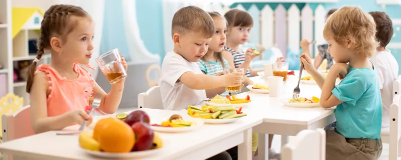 Kinder beim Essen
