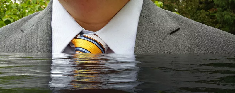 Wasser bis zum Hals
