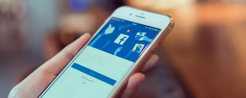 facebook auf einem Handy