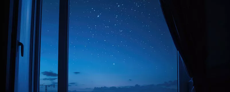 offene Fenster in der Nacht