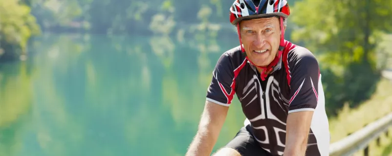 älterer Radfahrer