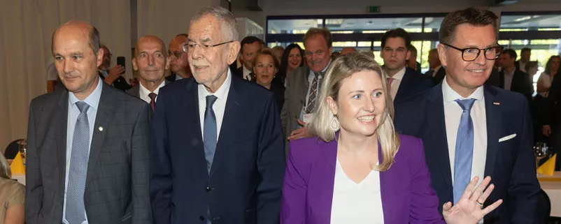 Gemeindebund-Präsident Johannes Pressl, Leo Radakovits, Präsident des Burgenländischen Gemeindebundes, Bundespräsident Alexander Van der Bellen, Bundesministerin Susanne Raab und Erich Trummer, Präsident des GVV Burgenland.