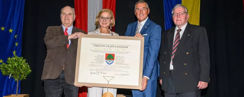 Bürgermeister a.D. Rolf Neidhart, Landeshauptfrau Johanna Mikl-Leitner, der amtierende Strasshofer Bürgermeister Ludwig Deltl und Altbürgermeister Herbert Farthofer.