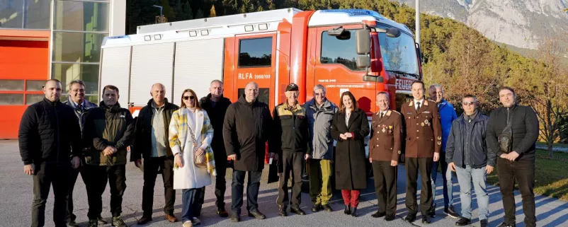 Vertreterinnen und Vertreter aus Nordmazedonien besuchten die Feuerwehrschule in Telfs.