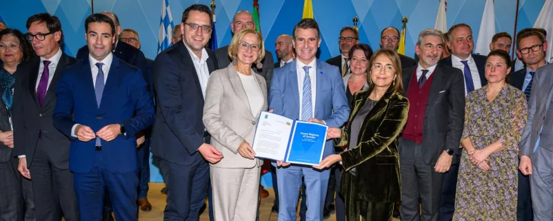 Insgesamt 74 Regionen unterzeichneten die Deklaration, die an die Vertreter der EU-Institutionen übergeben wurde.
