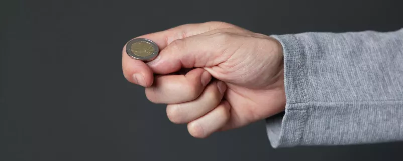 Euro-Münze auf einer Hand