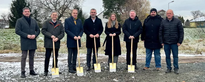 Spatenstich in Mannersdorf