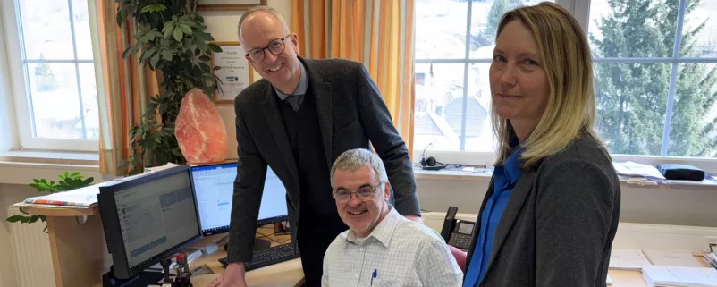 Gemeindeverbands-Präsident Manfred Sampl mit der Bürgermeisterin von Göriach, Waldtraud Grall, und Amtsleiter Josef Schreilchner.