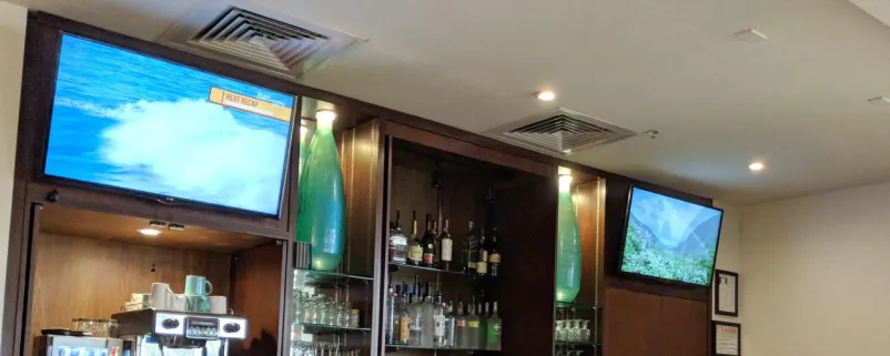 Fernseher in einer Bar