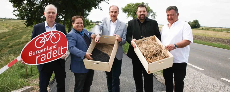 Vizebürgermeister Reinhard Csida, Pamhagen, Christian Rauch, Leiter Technologiemanagement & Innovation PORR Bau GmbH, Landesrat Dr. Leonhard Schneemann, Projektleiter Martin Zloklkovits, Forschungskoordinator des Landes Burgenland, und Pamhagens Bürgermeister Josef Tschida.