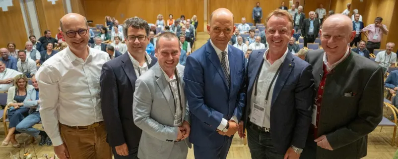 Hannes Pressl diskutierte mit TU-Professor Arthur Kanonier, Johannes Wischenbart von der Dorf- und Stadterneuerung, Moderator Thomas Hofer und den Bürgermeister Mario Abl (Trofajach) und Martin Leonhardsberger (Mank)
