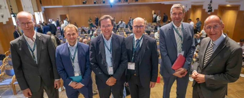 Hans Aubauer (UNIQA), Moderator Felix Lill, Michael Santer (Kommunalkredit), Gemeindebund-Präsident Johannes Pressl, Wilfried Pinggera (PVA) und Politologe Peter Filzmaier