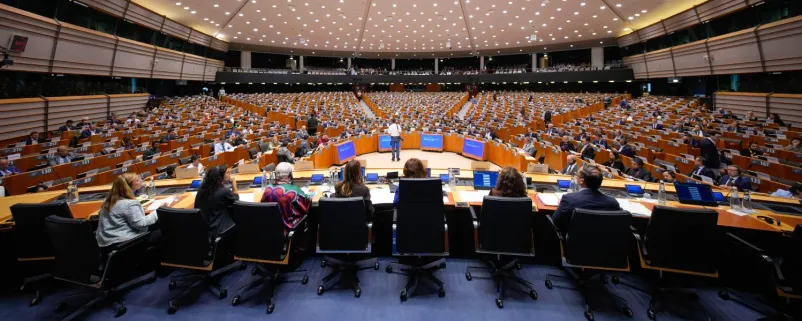 Text: Das Plenum des Europäischen Ausschusses der Regionen tagte im Brüsseler EU-Parlament.   