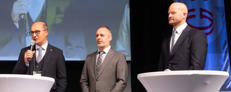 Johannes Pressl, Präsident des Österreichischen Gemeindebundes, Kärntens Gemeindebund-Präsident Günther Vallant und Kommunalverlag-Chef Michael Zimper.