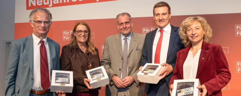 Finanzminister Markus Marterbauer, Staatssekretärin Ulrike Königsberger-Ludwig, NÖ GVV-Präsident Andreas Kollross, Landesrat Sven Hergowich und Landesrätin Eva Prischl.