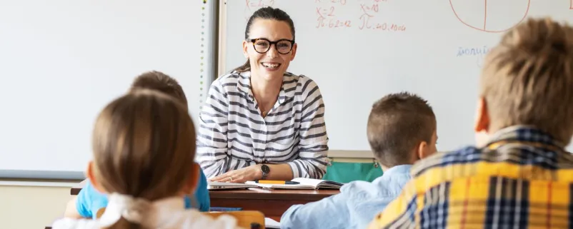 Lehrerin in der Schule