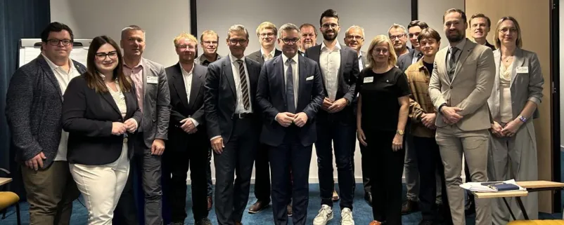 Das Treffen der österreichischen EU-Gemeinderät:innen mit EU-Kommissar Magnus Brunner (Mitte).