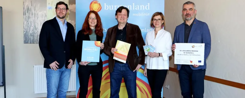 Marco Dernberger (komobile – Büro für Verkehrsplanung), Cordula Müller (Mobilitätszentrale Burgenland), Alexander Chloupek (BUMOG - Burgenländische Mobilitätsorganisationsgesellschaft mbH – Bereich Verkehrsplanung), Christine Zopf-Renner (Leiterin der Mobilitätszentrale Burgenland) und Verkehrslandesrat Heinrich Dorner (