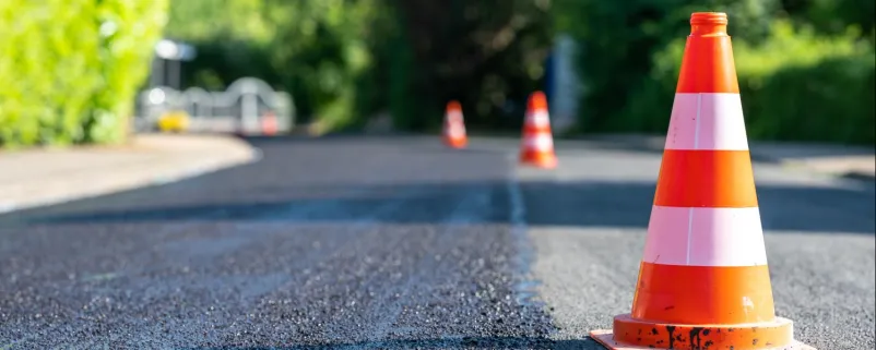 frischer Asphalt auf der Straße