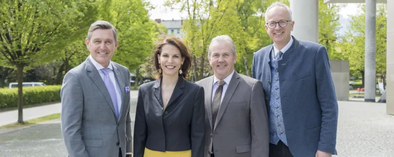 Minister Peter Hanke, Landeshauptfrau Mag. Karoline Edtstadler, und Gemeindeverbands-Vizepräsident Wolfgang Wagner und Präsident Manfred Sampl.