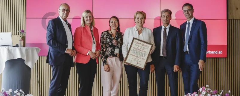 Gemeindeverbands-Präsident Walter Gohm, Daniela Kampfl, Vizepräsidentin des Österreichischen Gemeindebundes, Elisabeth Kuster, Bürgermeisterin von St. Gallenkirch, Ehrenpräsidentin Andrea Kaufmann, Univ.-Prof. Arno Kahl und Landeshauptmann Markus Wallner.