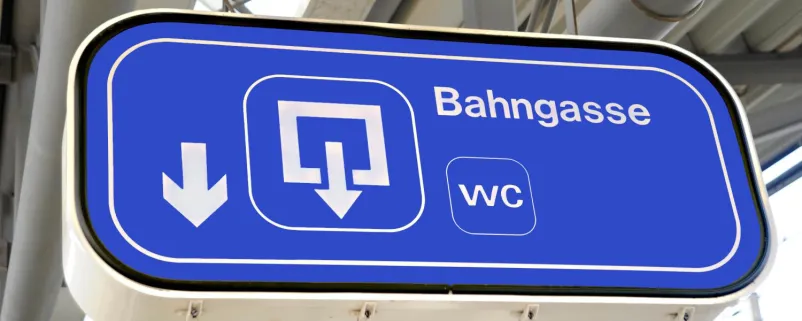 Wegweiser zu Bahnhoftoilette
