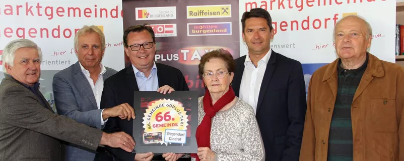 Darabos mit Senioren und Obmann der Taxiunternehmer